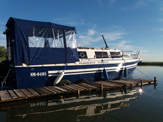 Hausboot WEEKEND 820 STANDARD | 6 Kojen, 1 kleine Bugkabine | ohne Führerschein