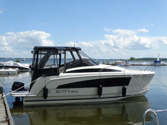 Hausboot BALT 818 TITANIUM | 4 Kojen | Halbgleiter-Hausboot | MIT FÜHRERSCHEIN