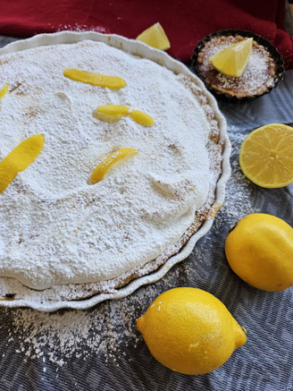 Französische Tarte au Citron mit cremiger Zitronenfüllung