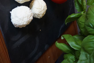 selbstgemachte Mozzarella aus nur 3 Zutaten in Olivenoel