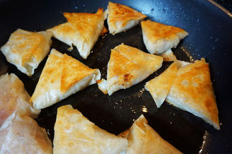 einfache Samosa Teigtaschen | mit Chili con Carne