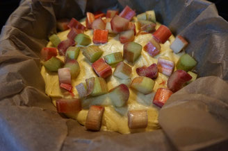 saftiger Rhabarber - Baiser - Kuchen - schnell und vanillig