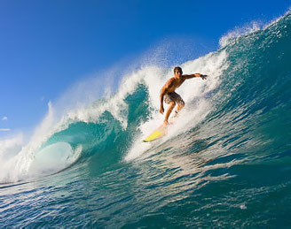 surfing in nusa lembongan