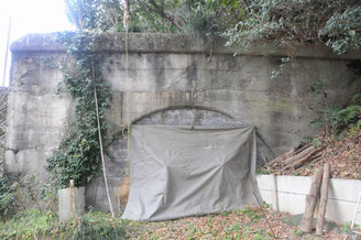 西日野にじ学園の西南に現存する地下壕２本