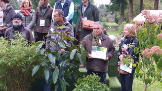 1er participation aux Journées d'automne de Courson à Chantilly Pour le Jardin des Senteurs et des Saveurs ,une nouvelle plante primée ,2 fois Un mérite ° une recommandation du jury pour la Solanum Muricatum (la poire melon)