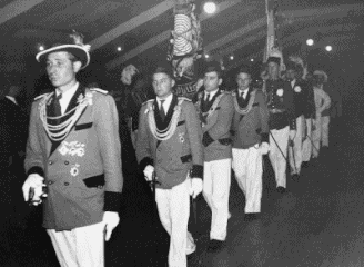 Fahneneinmarsch 1953 im Festzelt
