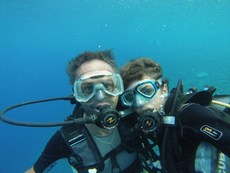 Photo de famille sous l'eau