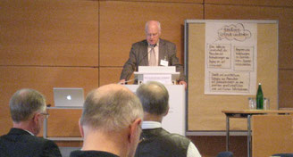 Professor Dr. Wolf-Rüdiger Umbach