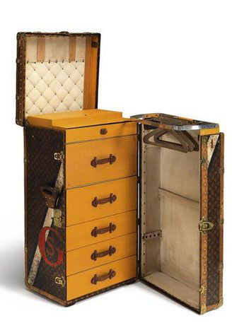 malle wardrobe louis vuitton