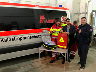 Bestattungshaus Deufrains Übergabe Sanitätsrucksäcke Eberswalde Finow