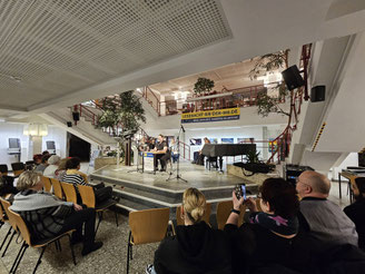 In der Bibliothek, © Renate Zimmermann