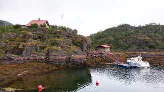 Am kleinen Hafen von Holandshamn