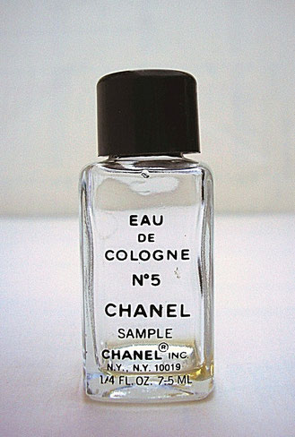 TRES ANCIENNE MINIATURE - FABRICATION SPECIALE POUR LES U.S.A. : N° 5 EAU DE COLOGNE,7,5 ML