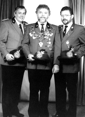 König der Neustadt Kompanie Rudi Lennartz mit seinen Rittern Norbert Breuer & Horst Jennen