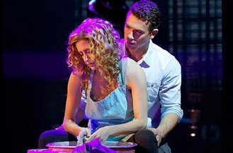 Caissie Levy (Molly) et Richard Fleeshman ( Sam) au Piccadilly Theatre (2011)