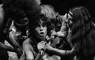 Julien Clerc (Claude) et la troupe française de Hair (1969)