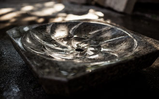 Naturstein Waschbecken aus Kalkstein von Meilenstein aus Dresden