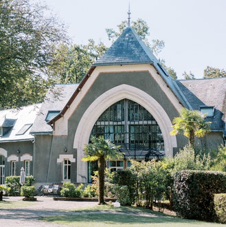 Les écuries du Château Belle Epoque dessinées par Gustave Eiffel, gîtes maintenant
