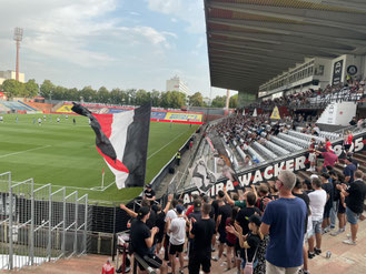 Noch bei Sonnenschein begann die Partie gegen Rapid