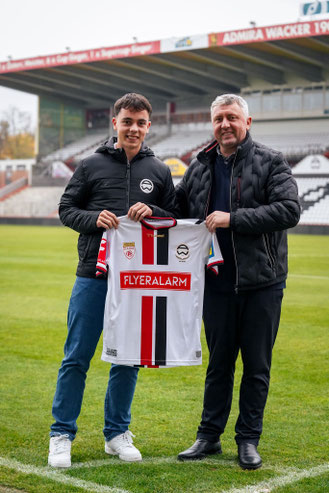 Auch Benjamin Glitia wird an den Verein gebunden - Foto Admira Wacker