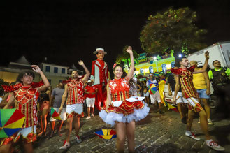 olinda, brasilianischer karneval, karneval olinda, riesenpuppen, karnevalszug, frevo, live musik, maracatu, strassenkarneval, fasnachtsumzug, brasilien
