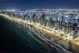 skayline von recife, boa viagem, strandpromenade, night live, vollmondnacht, beach volleyball, brasilien, surfen, sonnenuntergang, meeresbrise, meer