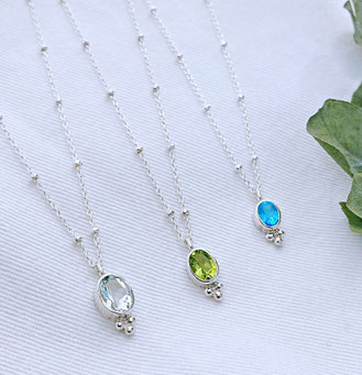 Colliers en argent et pierres gemmes naturelles, créations artisanales