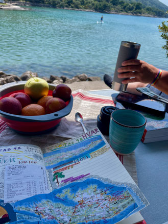 Stand-up-Paddeln (Tatti), Kaffee (Susi) & Tagebuch schreiben (ich)