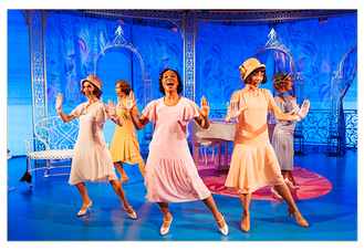 Amara okereke (Polly) dans la très belle production du Menier Chocolate Factory (2019