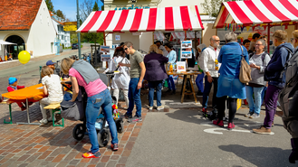 Freiwilligenarbeit Brasilien - Marktstand zur Spendensammlung am Frühlingsmarkt
