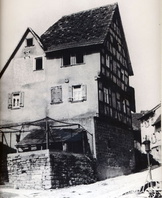 Eines der ältesten Häuser von Flehingen, Haus Kraft am Senselberg – vor einigen Jahren abgerissen. Das Bild kam neu ins Archiv.