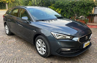 Seat Leon in occasione a Brescia uscito dal casello autostradale di Rovato a 15 min. da Bergamo