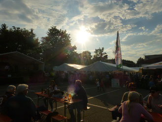 Die Sonne lachte nicht nur über unserem Stand.