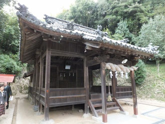 「籾種渡しの春祭り」が行われる松山市庄の春日神社。やはり物部系の神である経津主神を祀る。