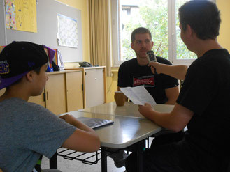 Herr Strobel mit den Reportern Cem & Stephano
