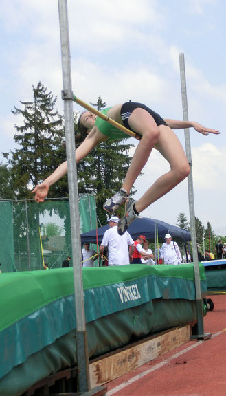 Klara überspringt 1,50 Meter