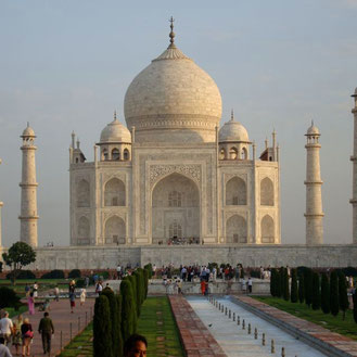 Taj Mahal UNESCO Kulturerbe. 13 Nächte 14 Tage Rajasthan Rundreise mit Zug und Privat Chauffeur ab 2 Personen. Organisiert durch das indische Reisebüro Maasa India Tourism in Neu Delhi