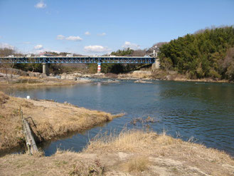 矢作川の上に架かる平戸橋（１５３号線）