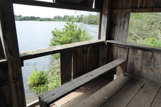 Beschädigungen an der Hütte (Foto: Ulrich Bergrath)