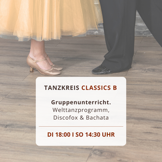 Fröhliches Paar tanzt lächelnd Walzer, Tango, Discofox, Salsa, Bachata, Jive in der Tanzschule Dance Inn Hattingen an der Ruhr unter der persönlichen Leitung von Tanzlehrerin Svenja Fröhlich, geb. Petry.