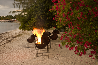 Grill am Strand bei Yacht-Urlaub