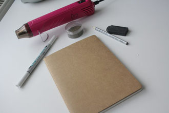 Material Embossing für den Weihnachtsplanner