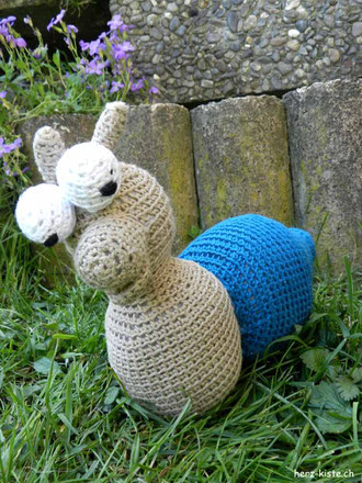 Amigurumi Schnecke als Musikdose zur Geburt schenken - einzigartiges und nützliches Geburtsgeschenk