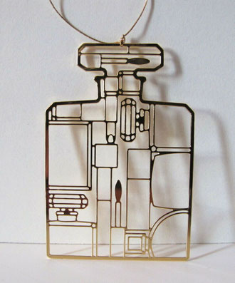 CHANEL - PENDENTIF EN METAL DORE