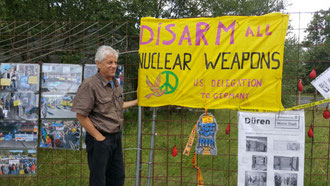 US-Friedensaktivist John LaForge am 21. Juli 2017 auf der Friedenswiese in Büchel.