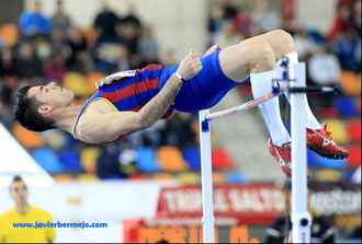 Bermejo saltando en un campeonato de España. Foto J.A.Miguelez