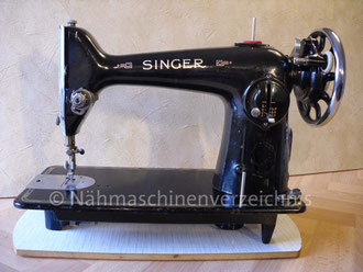 Singer Kl. 201 D, Geradstich-Flachbett, Schrank-Nähmaschine, Fußantrieb, Motoranbau und Handantrieb möglich, Baujahr ca. 1930, Serien-Nr.: C3556895, Hersteller:  Singer Nähmaschinen Aktiengesellschaft (Bilder: I. Naumann)