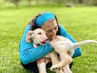 glückliche Frau mit Hund