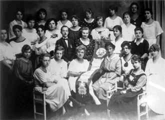 Damenchor 1921 mit Chorleiter Anton Bogner