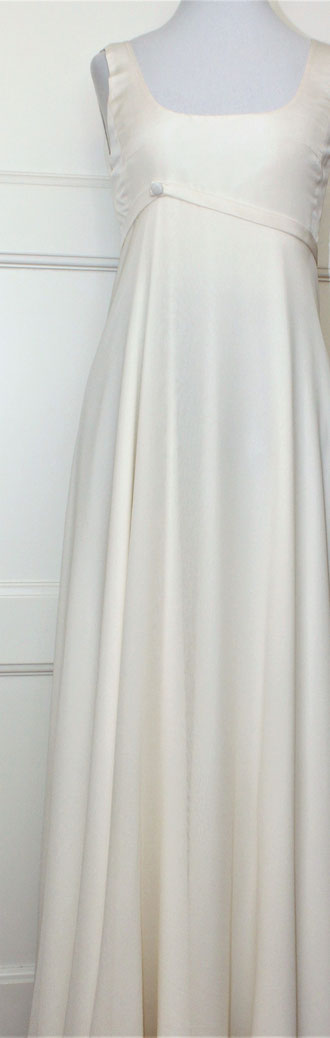 asymmetrisches Kleid mit chiffonrock und Gürtel mit Knopf